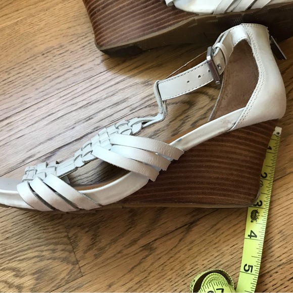 White Kenneth Cole Reaction “Warm Cedarle” leather wedge sandals. - Picture 8 of 9